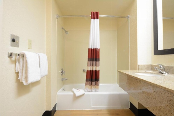 Red Roof Inn San Dimas - Fairplex image 27