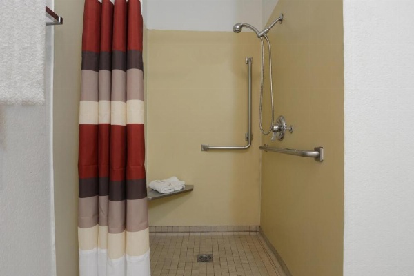 Red Roof Inn San Dimas - Fairplex image 8